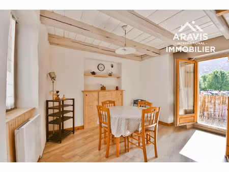 appartement triplex avec terrasse et balcon