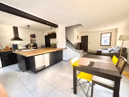 maison semi individuelle avec garage et jardin