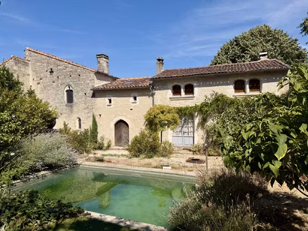 propriété de caractère de 350 m2 avec gîtes -tusson - 470 00