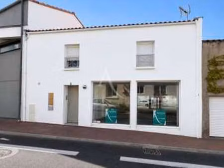 location bureaux et commerces à saint-gilles-croix-de-vie croix de vie (85800) : à louer /