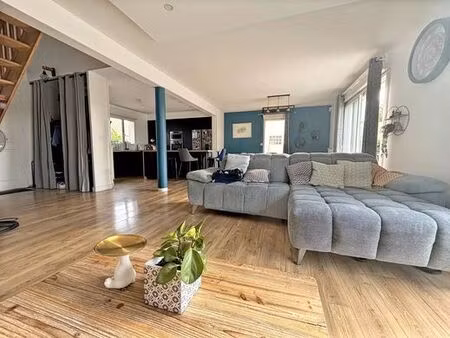 maison de 6 pièces de luxe en vente à pont-de-metz  hauts-de-france