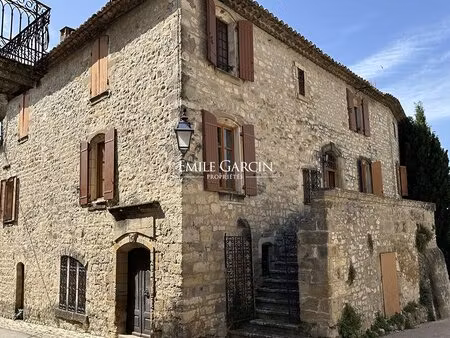 a vendre à 10mn d'uzès  maison de village du xviii avec cour et garage