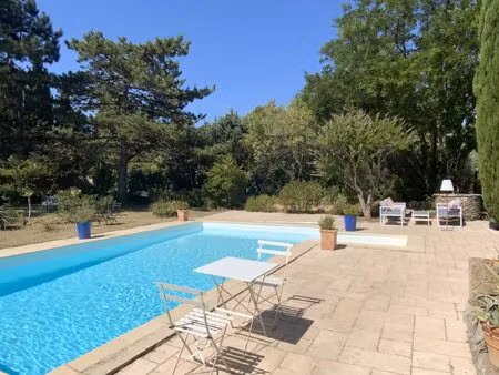 maison de plain pied dans un bel environnement de nature à 3 km du centre d'uzès avec...