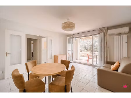 appartement t2 rez-de-jardin au coeur du village