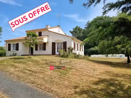 maison fougeré 7 pièce(s) 174 m2   piscine