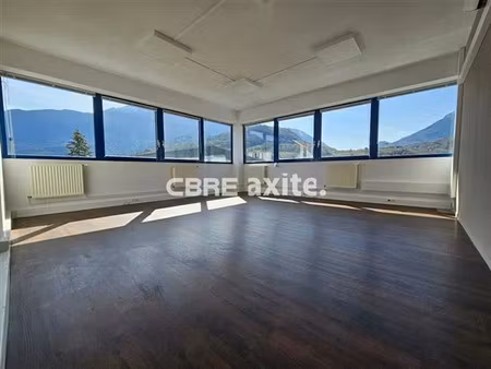 location bureau faverges 62 m²