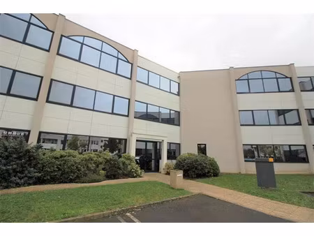 location bureau st gregoire 337 m²