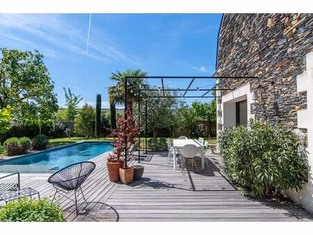 maison familiale authentique avec piscine