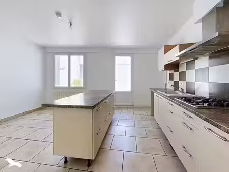 vente maison 5 pièces 148 m² à beurlay (17250)  208 260 €