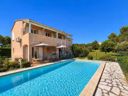 aureille - maison familiale avec piscine