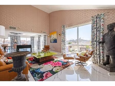 duplex penthouse exceptionnel avec vues panoramiques sur la mer à marseille 6e  vastes...