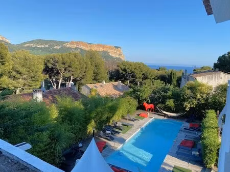 cassiss - villa contemporaine à distance pédestre du village avec piscine  multiples...