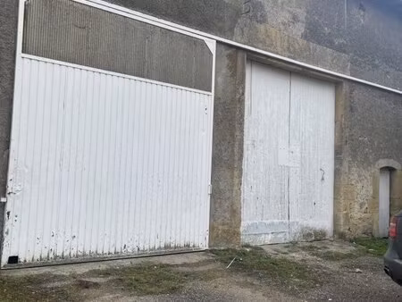 à louer garage-parking 288 m² – 550 € |montigny-sur-chiers