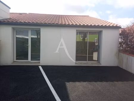 à louer local commercial 38 79 m² – 475 € |challans
