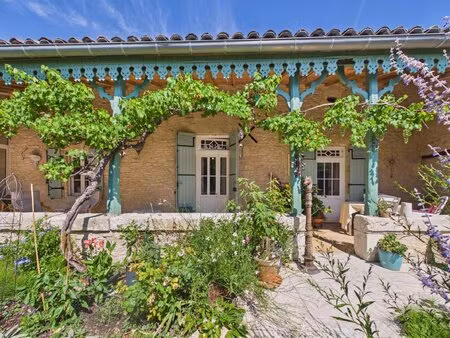 charmante ferme avec maison d'amis  grange  piscine et vue panoramique sur la campagne