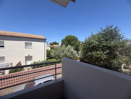 appartement t2 d'environ 30 m² avec terrasse et parking – montpellier est  secteur la pomp