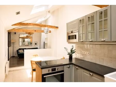 un pied-à-terre lumineux dans le quartier de l’odéon