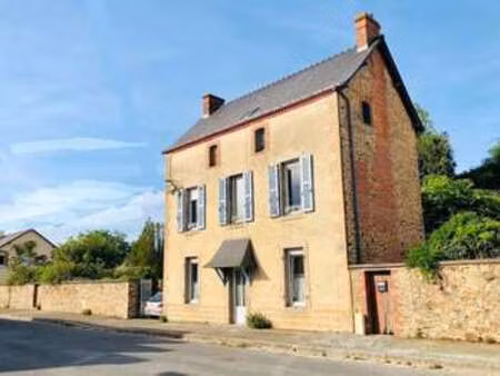vente maison à montsûrs-saint-céneré (53150) : à vendre / 125m² montsûrs-saint-céneré