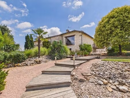 élégante ferme en pierre avec piscine de 18 m et 17 hectares à proximité de gaillac