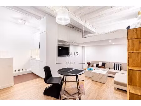 studio à l’esprit loft au cœur du marais (paris ive)