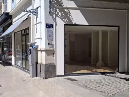 location locaux professionnels à vichy (03200)  1 200 €