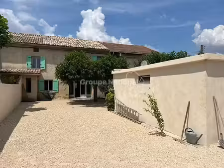 location maison 5 pièces 151 m² à entraigues-sur-la-sorgue (84320)  1 378 €