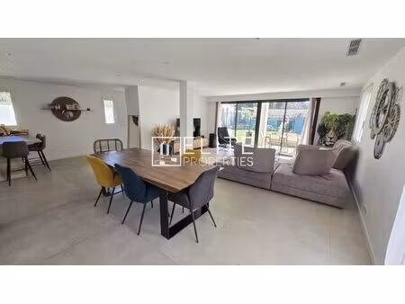 maison 7 pièces de 255 m² – grasse