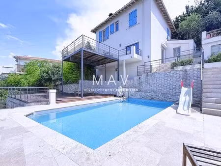 aspremont - maison 5 pièces rénovée piscine vue panoramique collines et aperçu mer