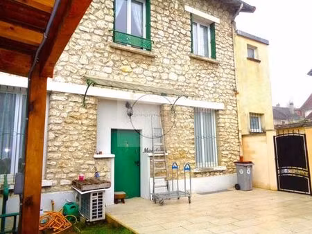 prestigieux immeuble de rapport en vente à champagne-sur-seine  france