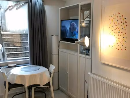 appartement à louer à chaussée de wavre etterbeek (vbe50018)