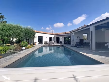 vente maison 6 pièces 172 m² à ferrieres (17170)  586 320 €
