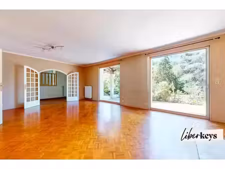 saint georges de luzençon une propriété familiale où l espace ne manque jamais !