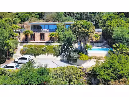 propriété contemporaine avec magnifique vue mer au rayol