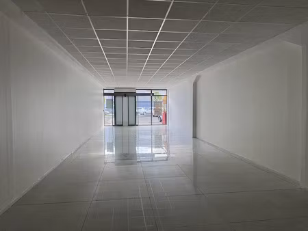 location locaux professionnels 1 pièce 100 m² à baie mahault (97122)  2 023 €
