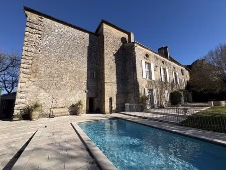 magnifique château restauré à sainte-orse (dordogne)