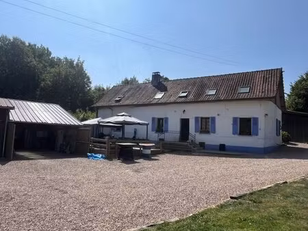 fermette avec hangars  bureau/studio sur un terrain de 4 699