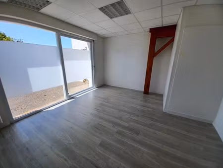 location locaux professionnels à la jarne (17220)  426 €