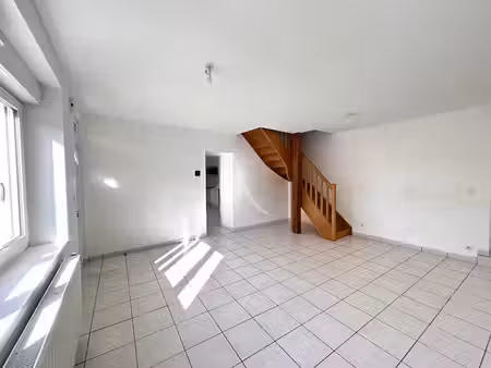 location maison 4 pièces 98.85 m² à yvré-l'evêque (72530)  870 €