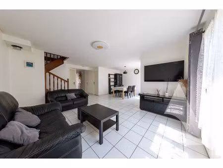 belle maison meublée 5 pièces avec jardin et garage