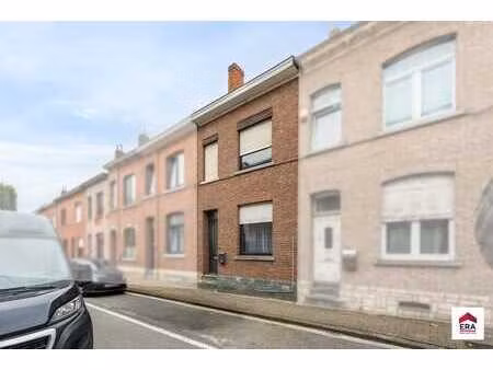 maison familiale chaleureuse avec jardin et garage