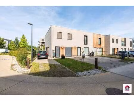 maison 3 façades moderne avec 3 chambres et jardin