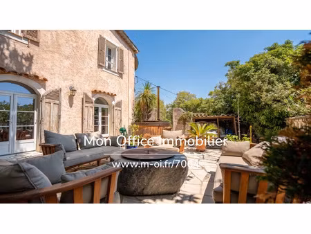 vente maison 5 pièces à grimaud (83310)  998 000 €