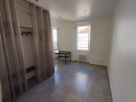 location meublée appartement 1 pièce 20 m² à toulon (83000)  540 €