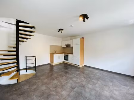triplex à louer à place du marché 34 saint-hubert (vbe50034)