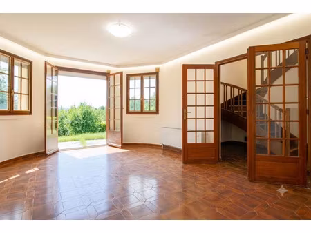 maison de luxe à vendre dans le quartier le-perollier