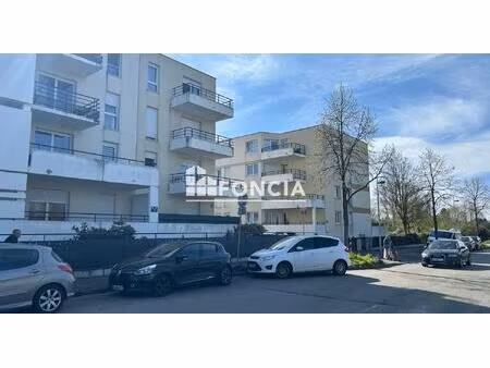 2 pièces de 46 m2 -terrasse- parking-libre