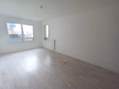 location appartement 1 pièce 40 m² à cergy (95000)  739 €