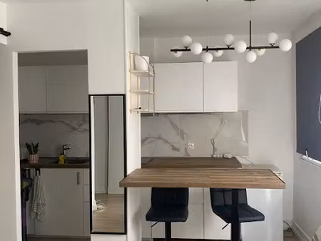 location meublée appartement 1 pièce 28 m² à courbevoie (92400)  980 €