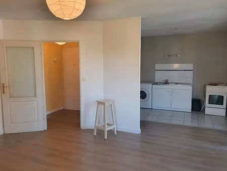 location appartement 2 pièces 47 m² à lille (59000)  775 €