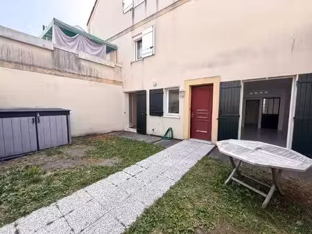 fosses appartement 2 pièces avec jardin et garage privatif